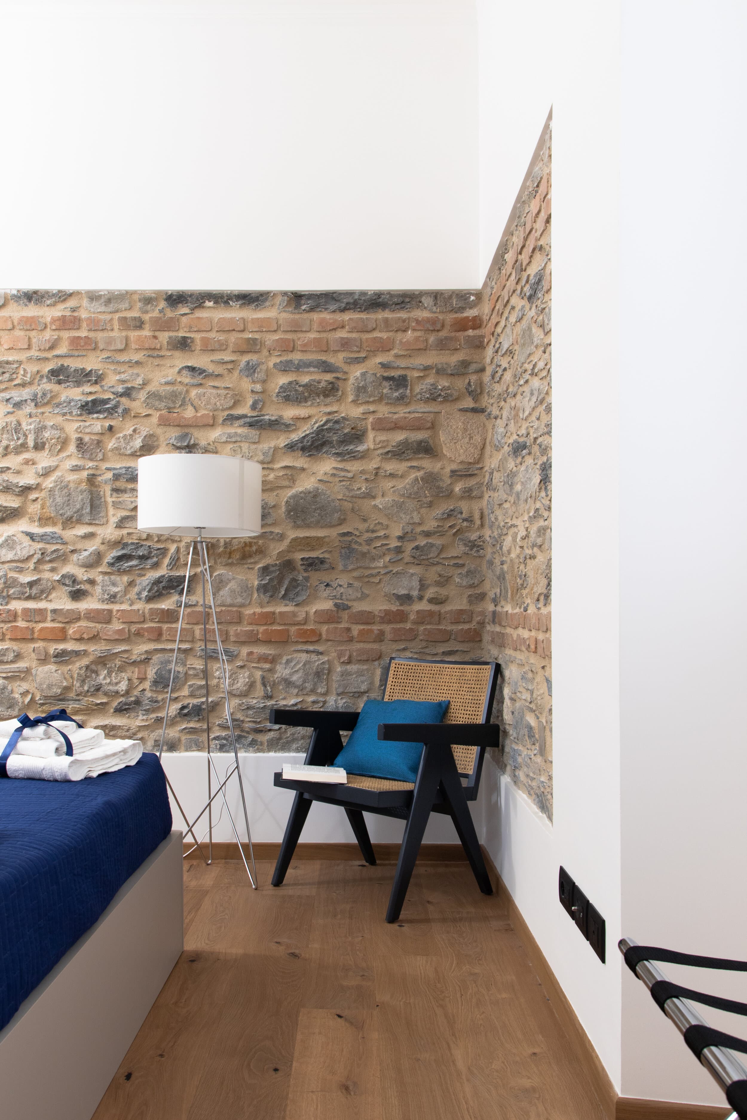 Double bedroom ViaArchivolto with king size bed Albenga