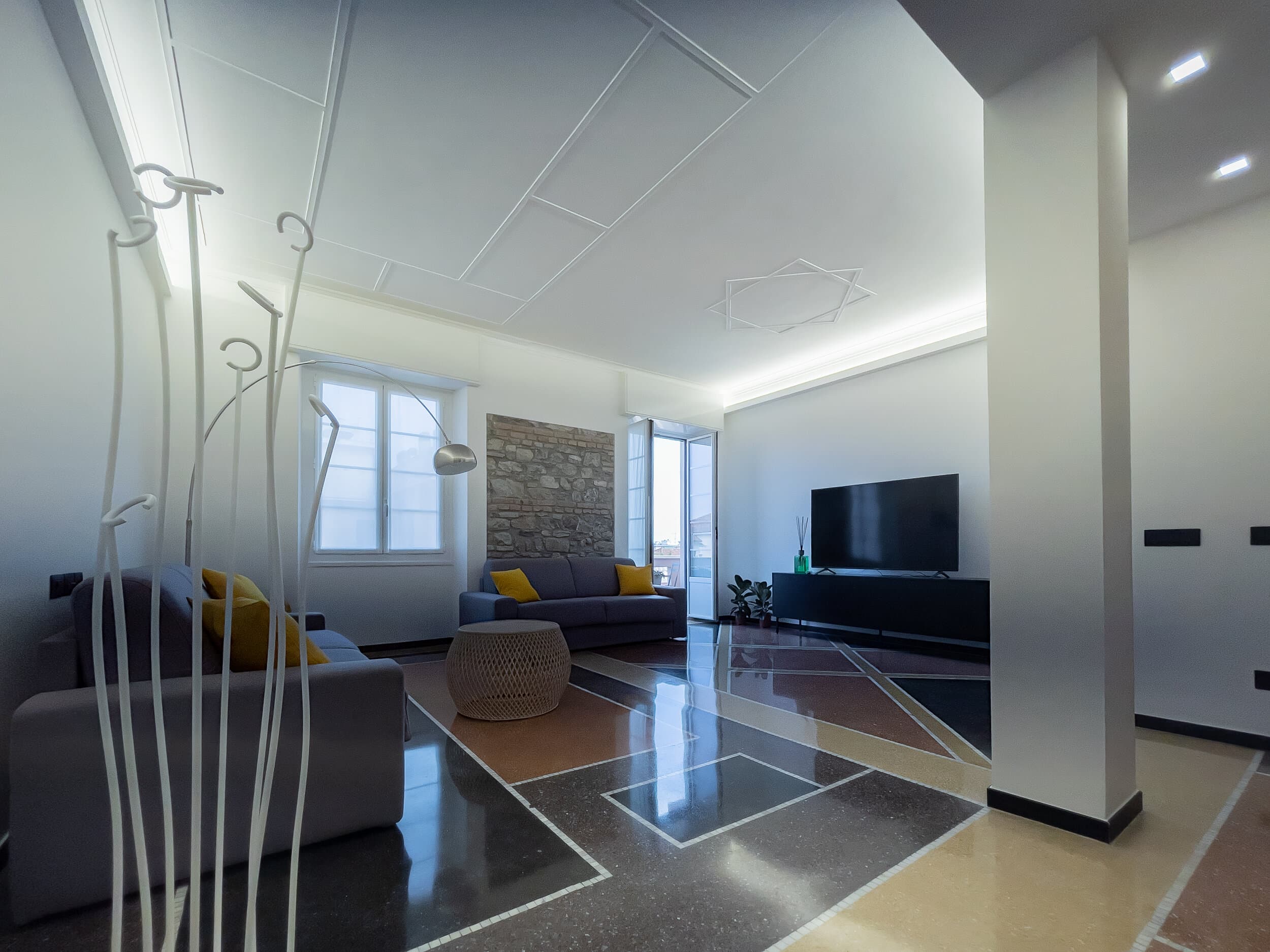 Bright entrance ViaGenova Albenga