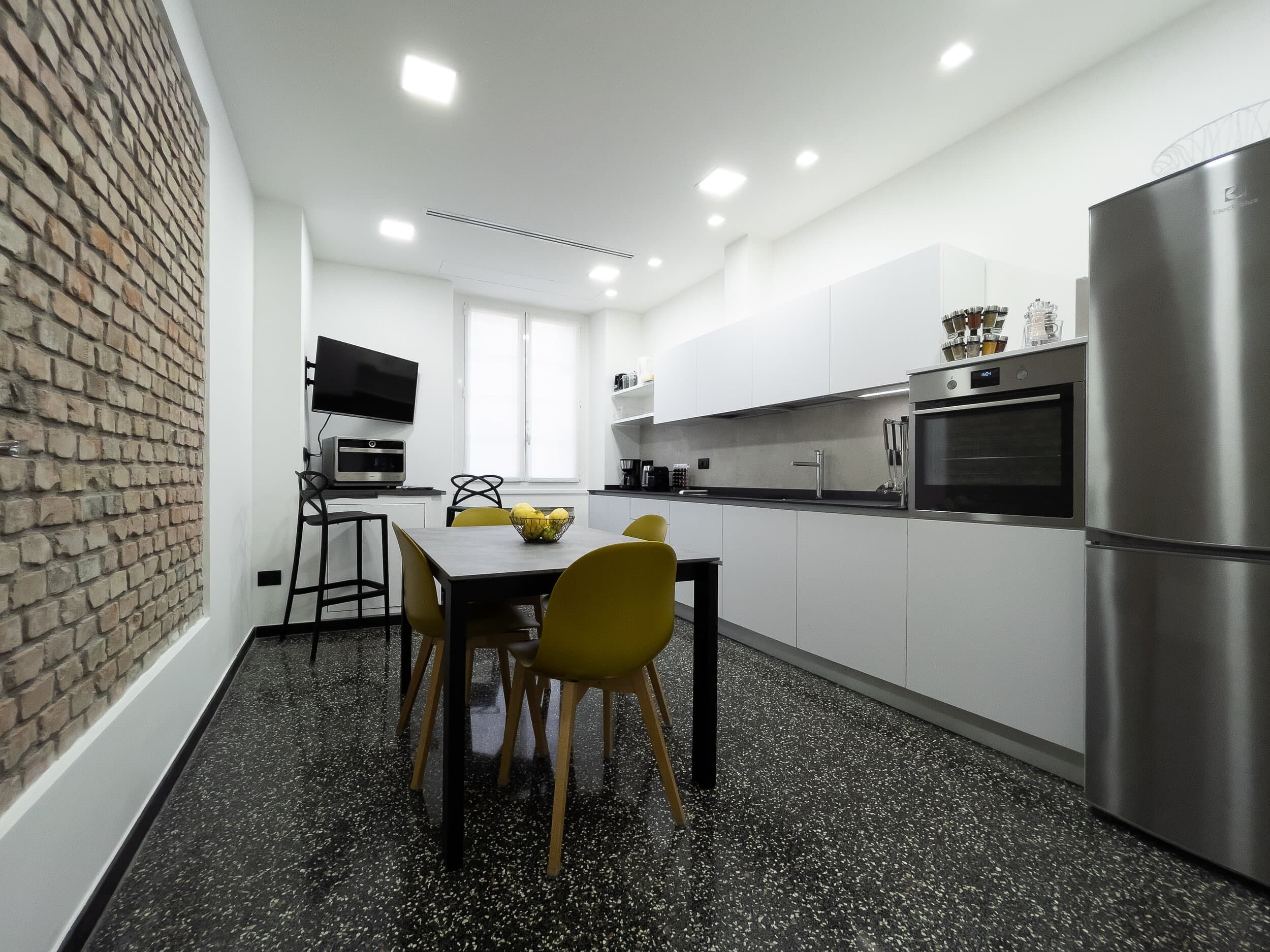 Bright living room ViaGenova with balcony - Albenga apartment